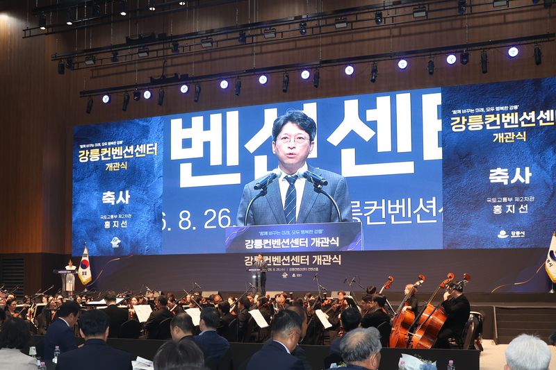 홍지선 국토교통부 제2차관이 26일 강릉 컨벤션센터에서 열린 '2026 ITS 세계총회'에서 관계자들에게 발언하고 있다. 국토부 제공