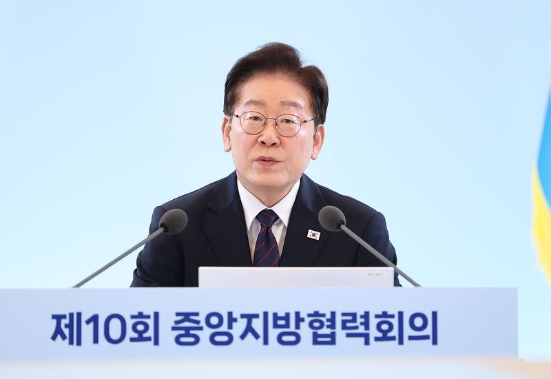이재명 대통령이 26일 청와대에서 열린 제10회 중앙지방협력회의에서 발언하고 있다. 연합뉴스