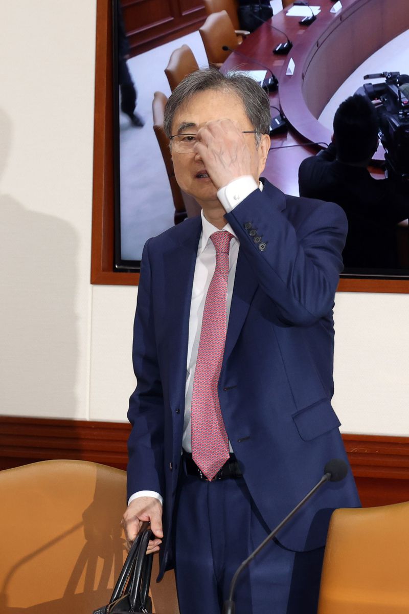 조현 외교부 장관이 27일 서울 종로구 정부서울청사에서 열린 대외경제 장관회의에 참석하고 있다. 사진=서동일 기자