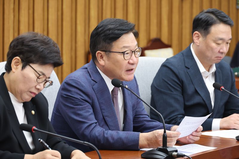 정점식 국민의힘 원내대표가 25일 서울 여의도 국회에서 열린 원내대책회의에서 발언하고 있다. 2026.8.25 ⓒ 뉴스1 신웅수 기자