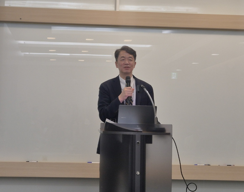 한동우 한국보건산업진흥원 국제의료본부장이 27일 서울 연세대학교 세브란스빌딩에서 열린 기자간담회에서 외국인환자의 현황에 대해 설명하고 있다. 사진=강중모 기자