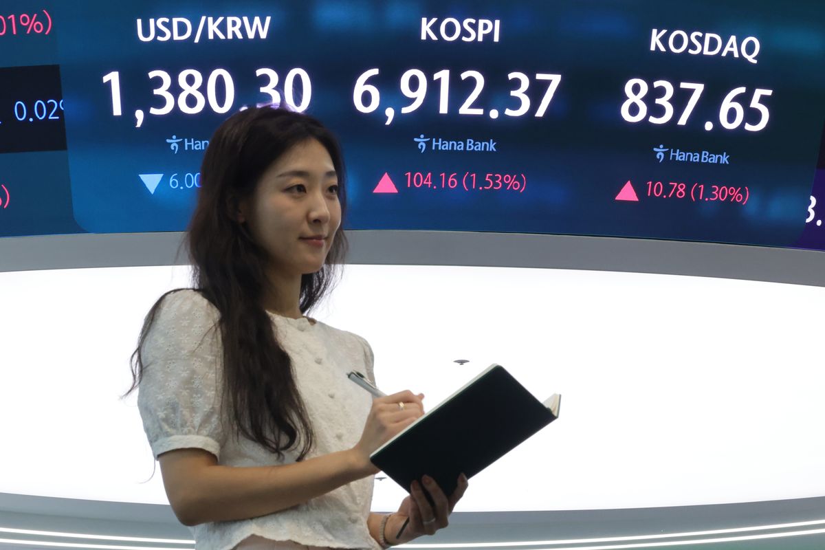 코스피, 엔비디아 호실적 vs 금리 인상에 1%대 오른 6912선 마감 [fn마감시황]