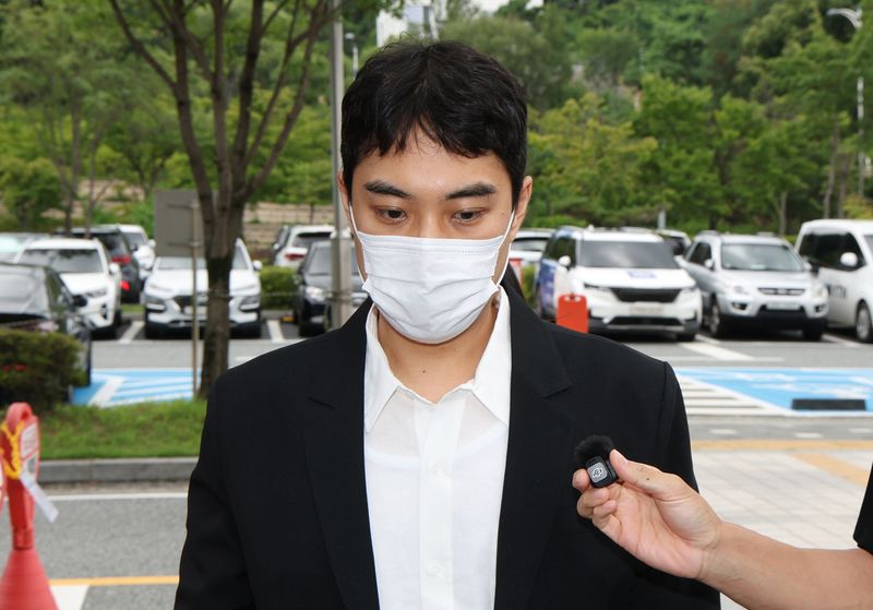 미성년자 성매매 혐의 등을 받는 최영중 전 청주시의원이 지난 7월 30일 구속 전 피의자 심문(영장실질심사)을 받기 위해 충북 청주시 서원구 청주지방법원에 출석하고 있다. /사진=뉴스1