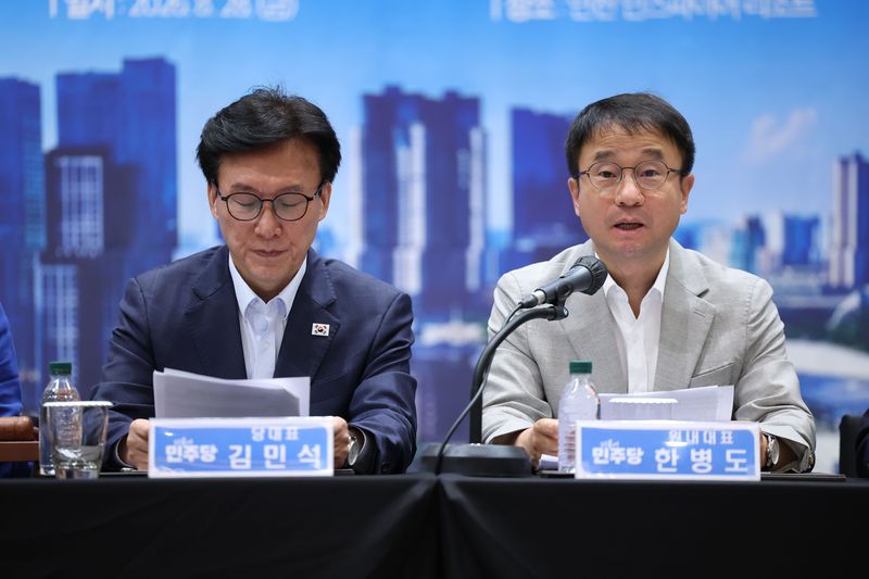 더불어민주당 한병도 원내대표가 28일 인천시 영종구 인스파이어 리조트에서 열린 최고위원회의에 참석, 발언하고 있다. 연합뉴스