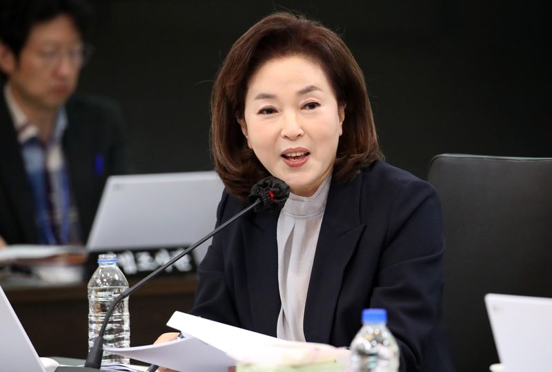 22일 오전 대구시교육청에서 열린 국회 교육위원회의 경북대, 강원대, 경북대병원, 강원대병원, 경북대치과병원, 강릉원주대치과병원에 대한 국정감사에서 김민전 국민의힘 의원이 질의하고 있다. 뉴스1