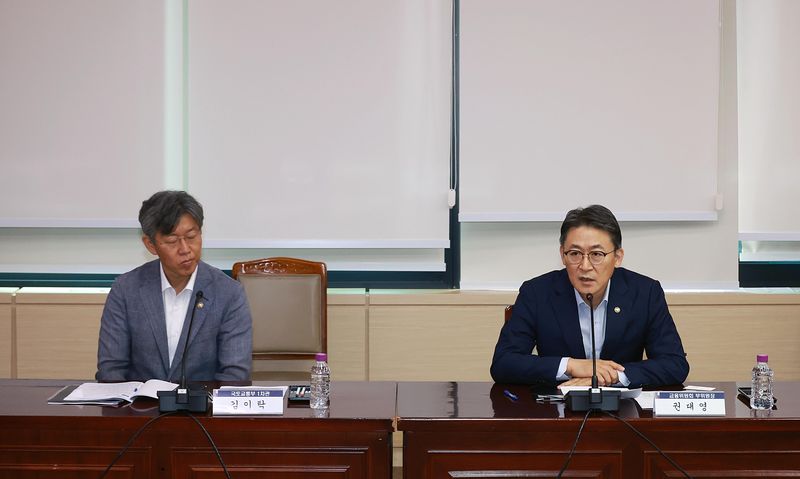 권대영 금융위원회 부위원장이 28일 서울 종로구 정부서울청사에서 열린 '금융·건설업계 정례 간담회 킥오프 회의'에서 발언하고 있다. 뉴스1화상