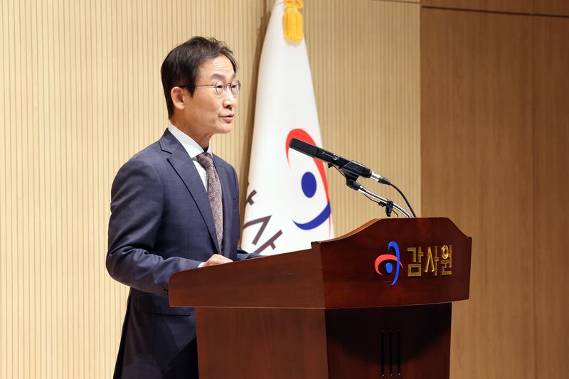 김호철 감사원장이 28일 오전 서울 종로구 감사원에서 열린 개원 78주년 감사의 날 기념식에서 기념사를 하고 있다. 뉴시스