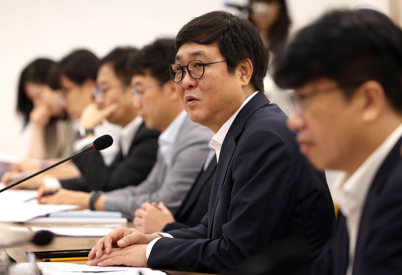 최휘영 문화체육관광부 장관이 28일 서울 종로구 국립현대미술관 서울관에서 열린 암표 방지 민·관 합동 점검 회의에서 모두 발언하고 있다. 사진=뉴스1
