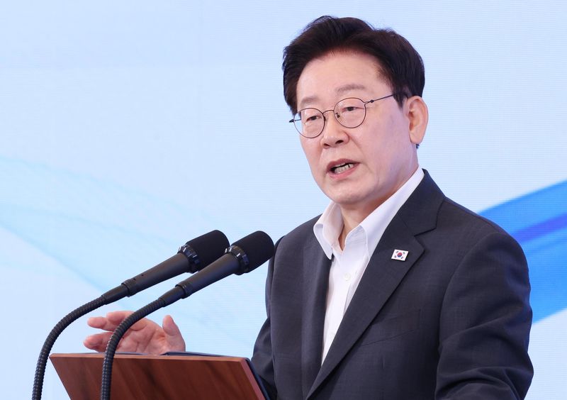 이재명 대통령이 28일 청와대에서 열린 '청년예산 언박싱 2027' 행사에서 발언하고 있다. 뉴시스 제공