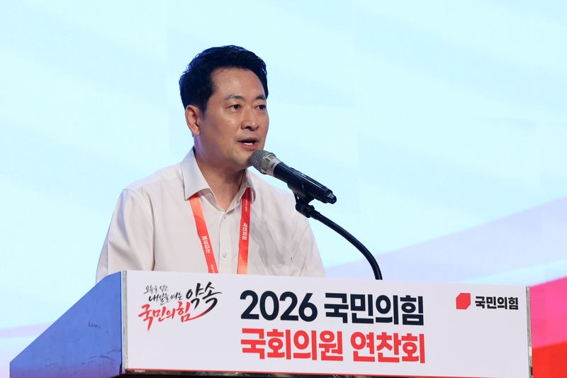장동혁 국민의힘 대표가 지난 28일 경기 고양시에서 열린 '2026 국민의힘 국회의원 연찬회'에서 발언을 하고 있다. 뉴스1