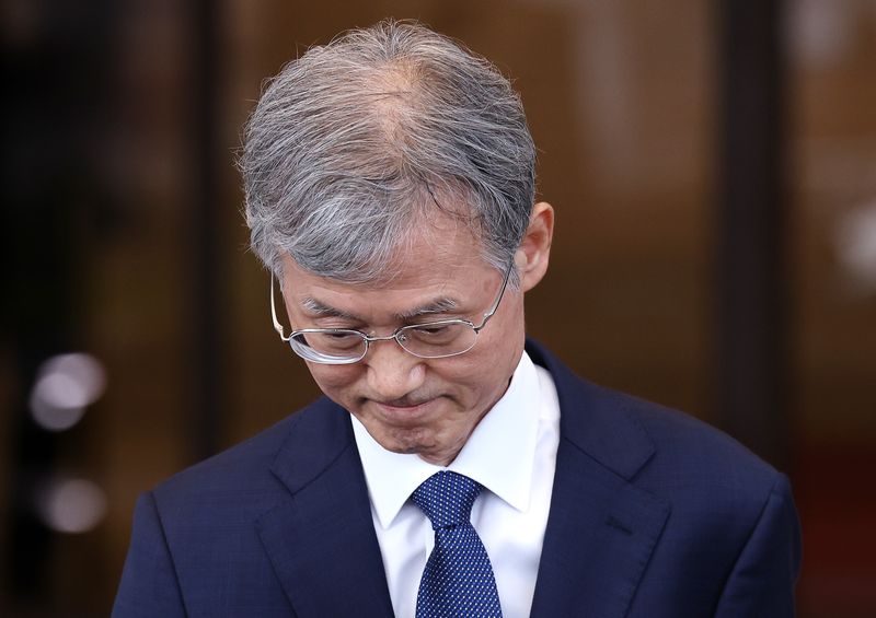 조희대 대법원장이 28일 오후 서울 서초동 대법원 청사에서 퇴근하고 있다. 2026.8.28/뉴스1