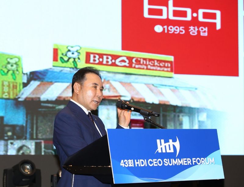 윤홍근 BBQ 그룹 회장. BBQ 제공