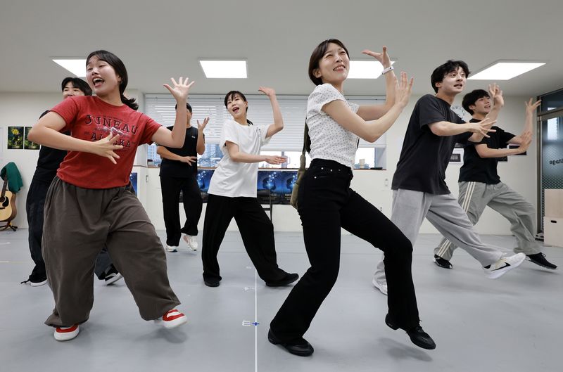 28일 서울 동작구 드림스테이지 스튜디오에서 배우들이 뮤지컬 '나는 반딧불'의 작품 전체 리허설을 하고 있다. 2026.8.28 ⓒ 뉴스1 이호윤 기자