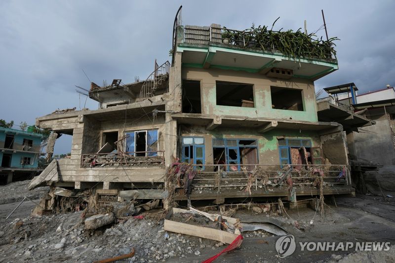경보 보낼 틈도 없다…네팔 홍수 같은 재난은 예측 어려워