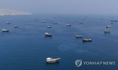 호르무즈 해협 근처의 선박들 (출처=연합뉴스)
