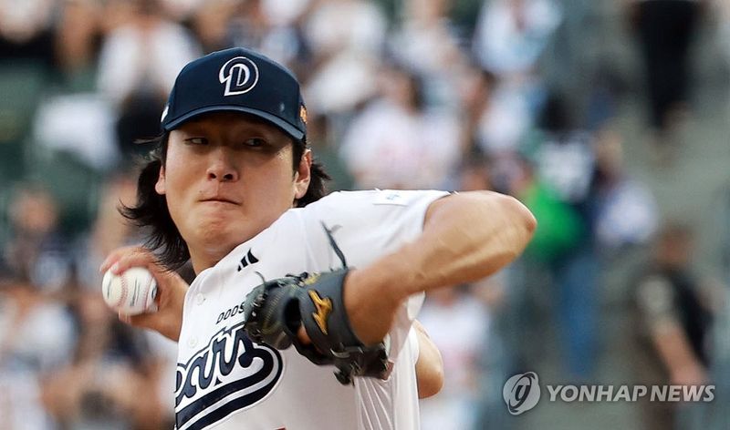 역투하는 곽빈 (출처=연합뉴스)
