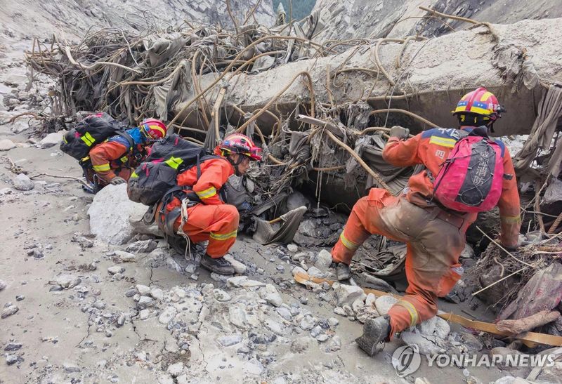 중국 티베트 수색 구조작업 (출처=연합뉴스)
