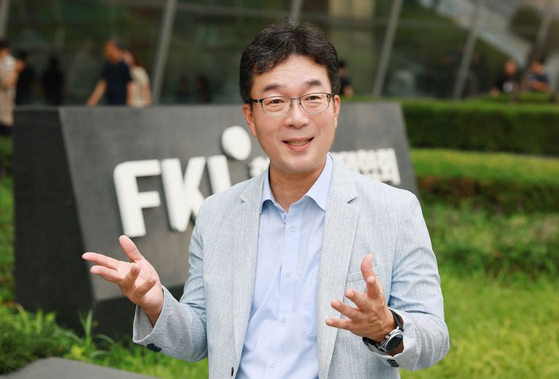 한국경제인협회 김용춘 홍보실장이 30일 서울 영등포구 FKI타워에서 인터뷰를 하고 있다. 한경협 제공