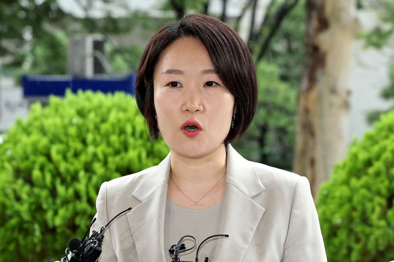이소영 중소벤처기업부 장관 후보자가 31일 오전 서울 영등포구 중소기업정보진흥원 수도권업무지원실에 마련된 인사청문회 준비사무실로 출근하며 취재진의 질문에 답하고 있다. ⓒ 뉴스1 이광호 기자
