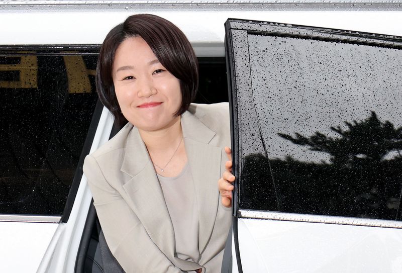 이소영 중소벤처기업부 장관 후보자가 31일 오전 서울 영등포구 중소기업정보진흥원 수도권업무지원실에 마련된 인사청문회 준비사무실로 출근하고 있다. 2026.8.31 ⓒ 뉴스1 이광호 기자