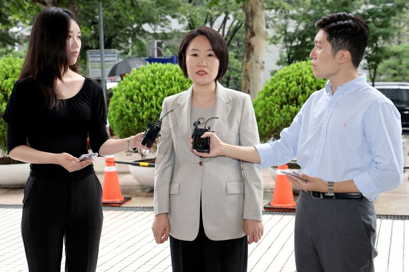 이소영 중소벤처기업부 장관 후보자가 31일 오전 서울 영등포구 중소기업정보진흥원 수도권업무지원실에 마련된 인사청문회 준비사무실로 출근하며 취재진의 질문에 답하고 있다. 2026.8.31 ⓒ 뉴스1 이광호 기자