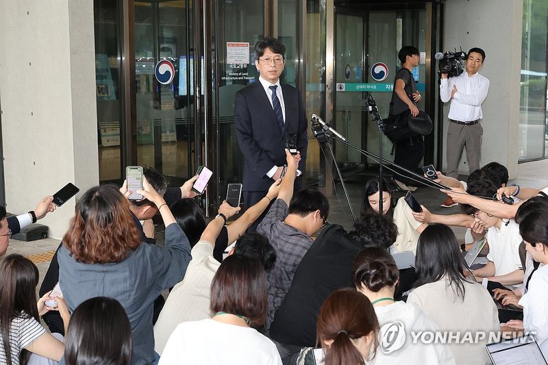 답변하는 홍지선 국토부 장관 후보자 (출처=연합뉴스)