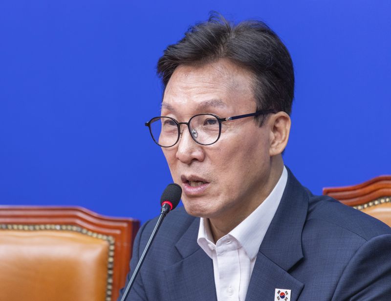 김민석 더불어민주당 대표가 31일 국회에서 열린 최고위원회의에서 발언하고 있다. 연합뉴스