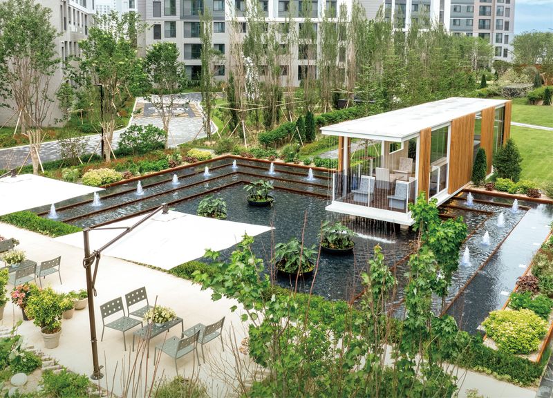 '호반써밋 라프리미어'에 조성된 수경형 휴게시설 '플로팅 하우스' 전경. 호반건설 제공