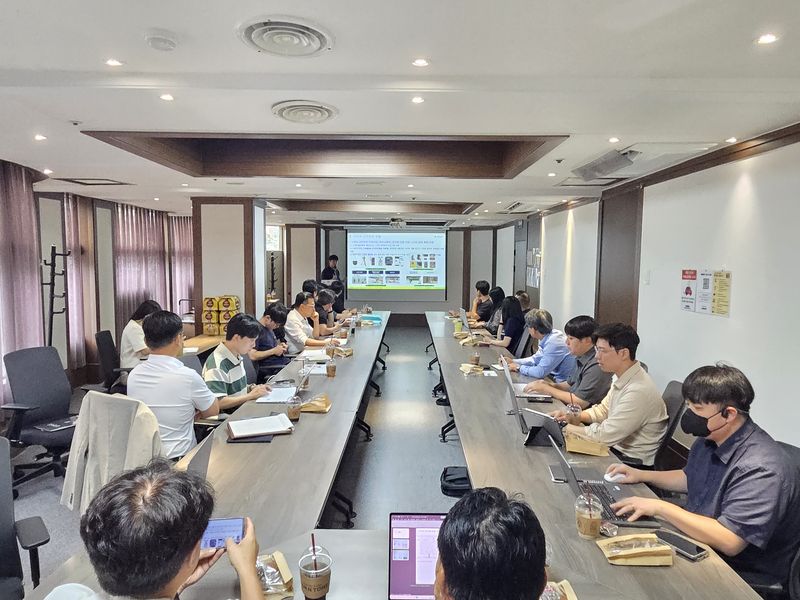 국토안전관리원은 지난 28일 서울 용산구 스페이스쉐어 서울역센터에서 건설사고 예방을 위한 '스마트안전협의회'를 개최했다. 국토안전관리원 제공