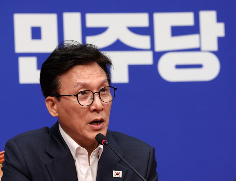 김민석 더불어민주당 대표가 지난 31일 서울 여의도 국회에서 열린 최고위원회의에서 발언하고 있다. 뉴시스