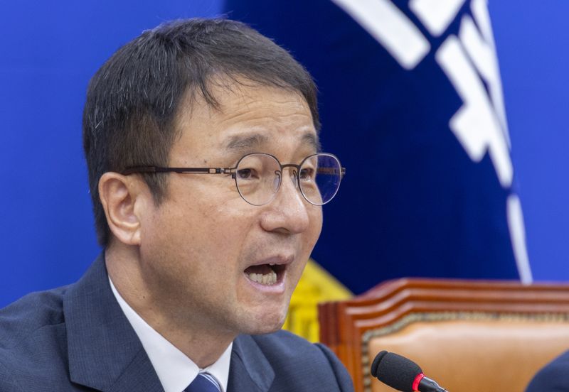 한병도 더불어민주당 원내대표가 1일 국회에서 열린 원내대책회의에서 발언하고 있다. 연합뉴스