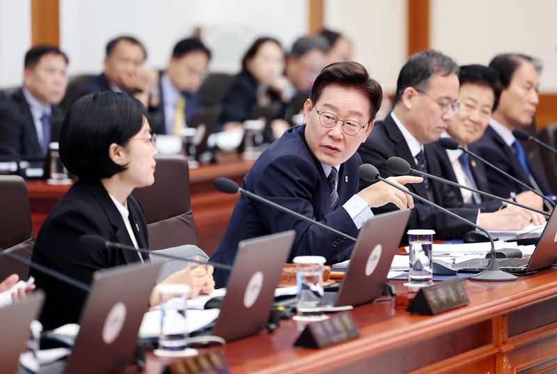이재명 대통령이 1일 청와대에서 열린 국무회의에서 발언하고 있다. 청와대통신사진기자단. 뉴시스