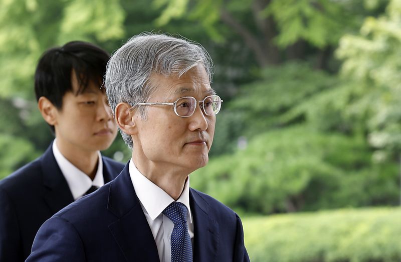 조희대 대법원장이 지난달 28일 오전 서울시 서초구 서초동 대법원으로 출근하고 있다. 뉴스1
