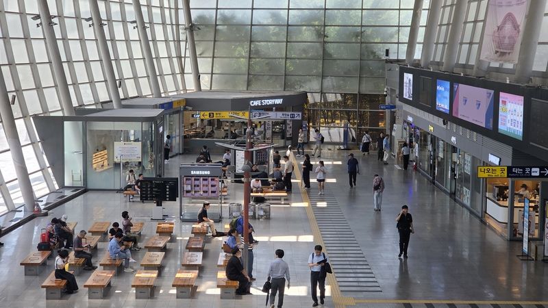 KTX·SRT 통합 운행 첫날 울산역 풍경 (출처=연합뉴스)