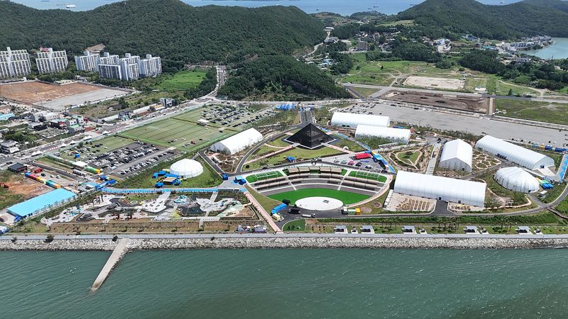 오는 5일부터 11월 4일까지 여수에서 세계 최초로 섬을 주제로 한 '2026 여수세계섬박람회'가 개최될 예정인 가운데 여수시가 '섬박람회 100배 즐기는 법'을 제시해 눈길을 끈다. 사진은 섬박람회 주행사장 모습. 여수시 제공