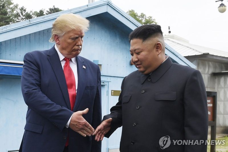 지난 2019년 6월 판문점서 만난 북미 정상 (출처=연합뉴스)