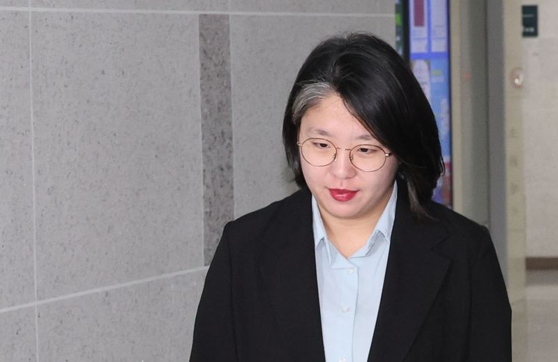 성평등가족부 장관 후보로 지명된 용혜인 기본소득당 의원이 31일 여의도 국회 의원회관 사무실로 출근하고 있다. 뉴시스