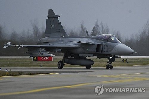 리투아니아 배치된 나토군 그리펜 전투기 (출처=연합뉴스)