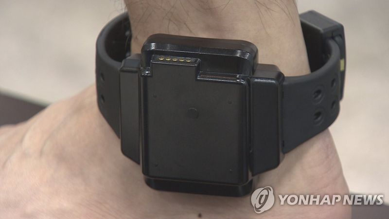 위치추적 전자장치(전자발찌). 사진은 기사와 무관함. /사진=연합뉴스