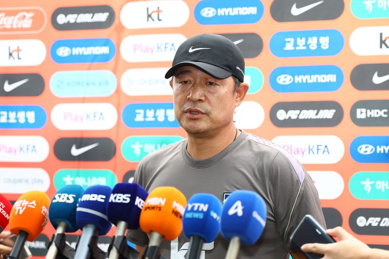 2026아이치·나고야 아시안게임에 출전하는 이민성 남자 U-23 축구 국가대표팀 감독이 1일 오전 충남 천안시 코리아풋볼파크에서 취재진과 인터뷰를 하고 있다.뉴시스