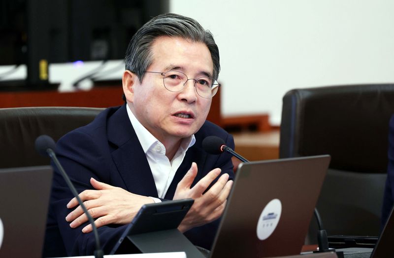 김용범 전 청와대 정책실장이 지난 8월 25일 청와대에서 열린 제37회 국무회의에서 발언하는 모습. 뉴시스