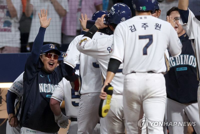 이호준 '감독의 기쁨' (출처=연합뉴스)