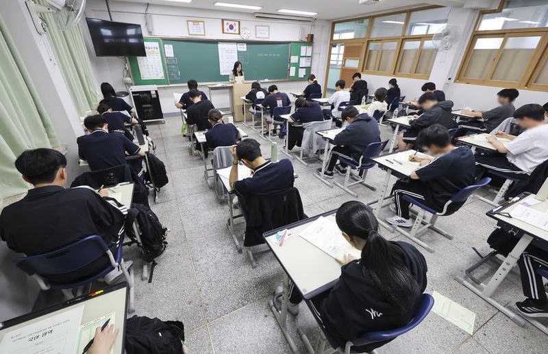 2027학년도 대학수학능력시험 6월 모의평가 시행일인 4일 오전 송파구 잠신고등학교에서 학생들이 시험 준비를 하고 있다. 2026.6.4 ⓒ 뉴스1 사진공동취재단 /사진=뉴스1