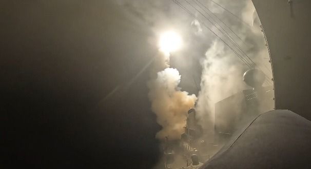 미국 중부사령부가 1일(현지시간) 소셜미디어 엑스(X)를 통해 공개한 이란 이슬람혁명수비대 공습 영상 중 일부.