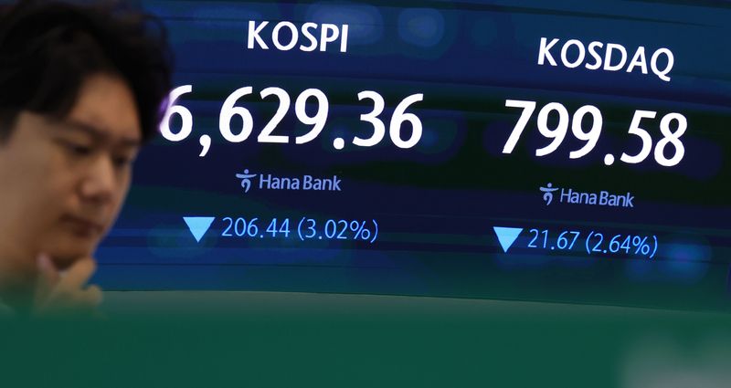 2일 오전 서울 중구 하나은행 딜링룸 전광판에 지수가 표시되고 있다. 사진=뉴시스