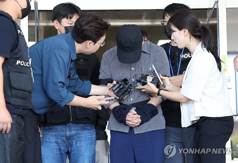 검찰로 이송되는 '실종 허위종결' A 경장 (출처=연합뉴스)