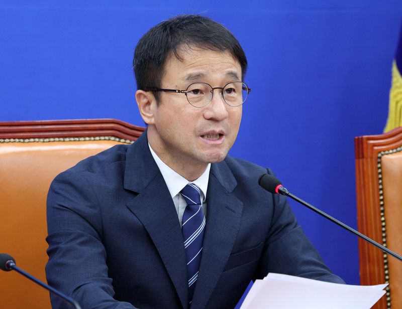 [서울=뉴시스] 고범준 기자 = 한병도 더불어민주당 원내대표가 지난 1일 서울 여의도 국회에서 열린 원내대책회의에서 발언하고 있다. 2026.09.01. bjko@newsis.com