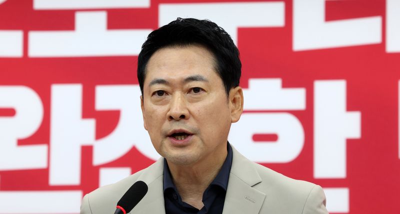 장동혁 국민의힘 대표가 2일 서울 여의도 국회에서 현안 관련 기자회견을 하고 있다. 뉴시스