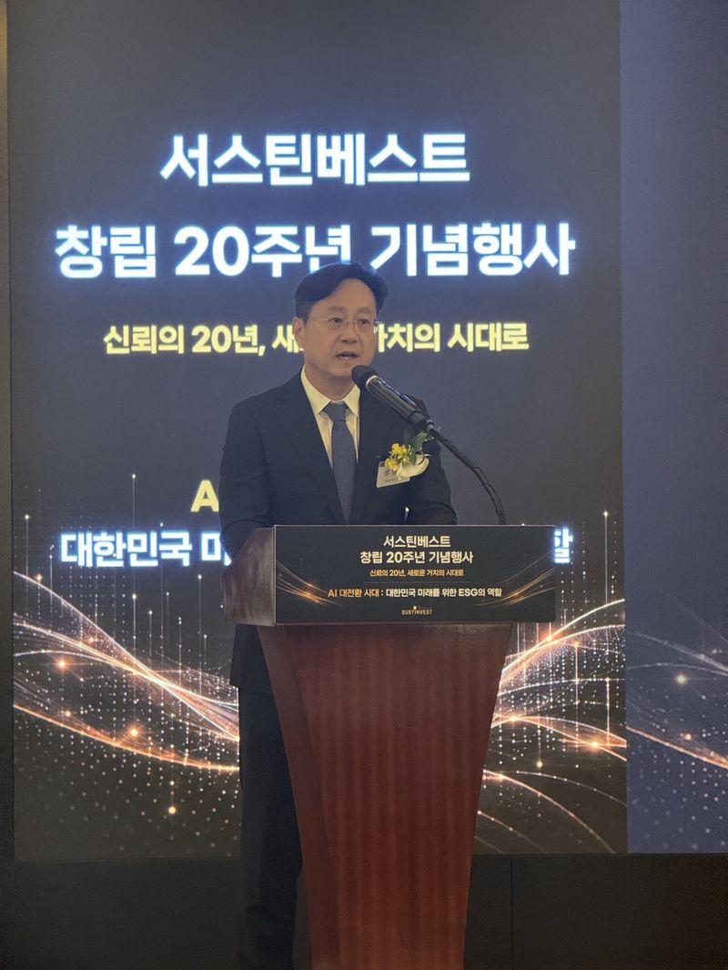 류영재 서스틴베스트 대표이사 회장이 2일 서울시 중구 소재 웨스틴 조선호텔에서 열린 서스틴베스트 창립 20주년 행사에서 발언하고 있다. 사진=강구귀 기자
