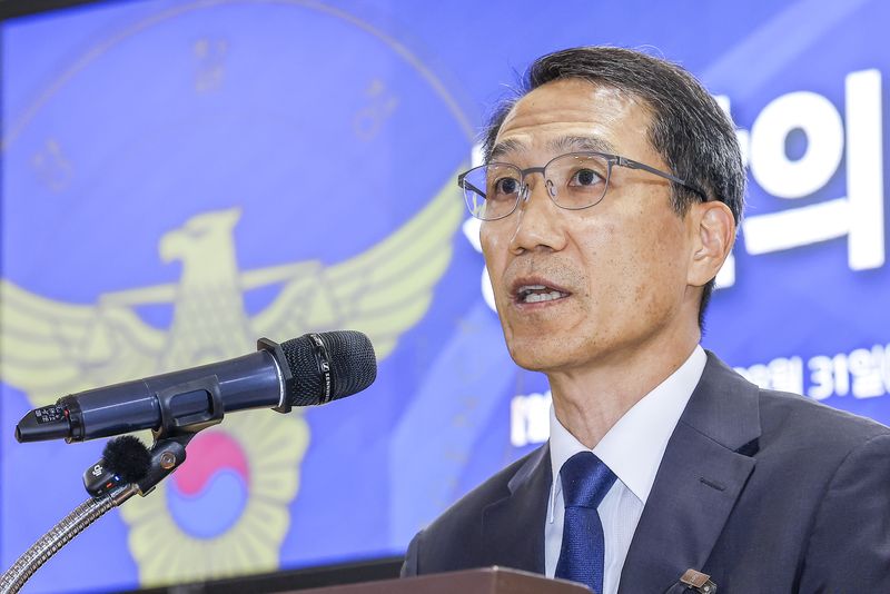 [서울=뉴시스] 정병혁 기자 = 유재성 경찰청장 직무대행이 31일 서울 여의도 국회 의원회관에서 열린 '경찰의민주적 통제 및 경찰수사 혁신 정책토론회'에서 인사말을 하고 있다. 2026.08.31. jhope@newsis.com